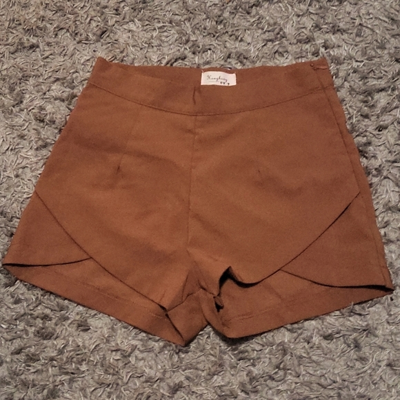 Women's shorts - Picture 1 of 4